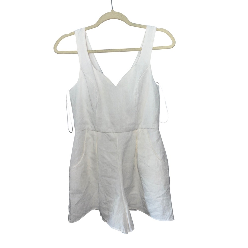 Blue Rain Francesca's White V-Neck Sleeveless Pocket Romper white Size M